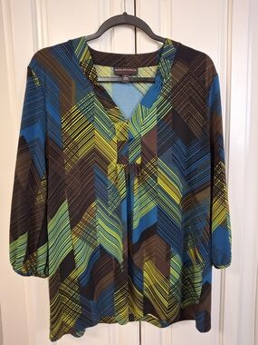 Dana Buchman Blue & Green Geometric V-Neck Women's Top